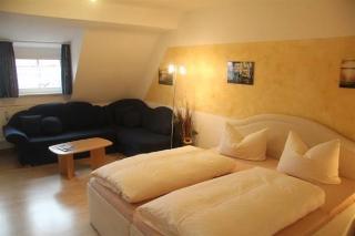 Edith 3*
